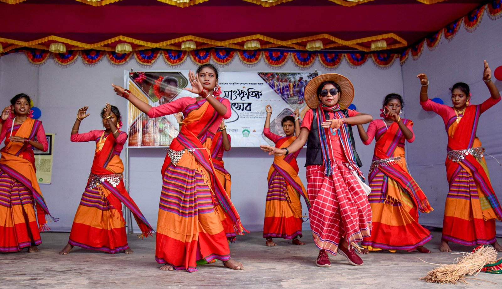 গাইবান্ধায় আদিবাসী-বাঙালি যুব সাংস্কৃতিক উৎসব